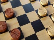 Logħba Checkers Russi onlajn