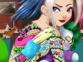 Logħba Tattoo Divertenti ta Carley Queen onlajn